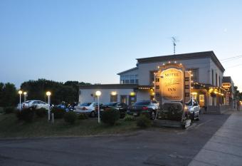 Motel Bel-Eau allows 18 year olds to book a room