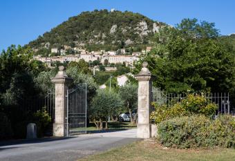 Domaine de Cabasse has Balcony rooms