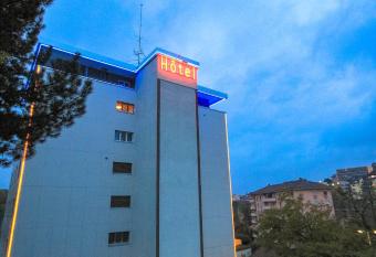 Hotel Abaca allows 18 year olds to book a room