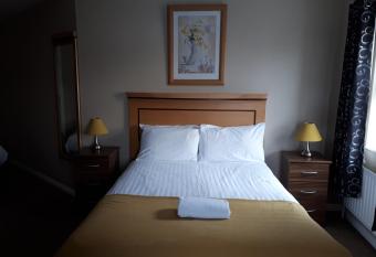 Iona Inn allows 18 year olds to book a room