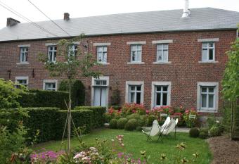 B&B La Chambre d    C  t   allows 18 year olds to book a room