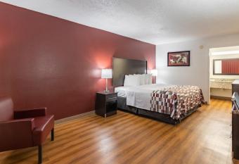 Red Roof Inn Forsyth has Smoking rooms