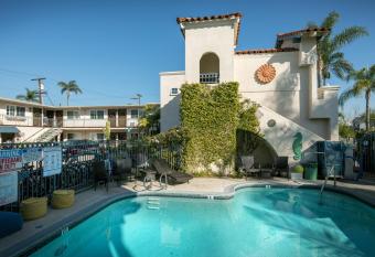 Crown City Inn Coronado allows 18 year olds to book a room