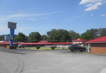 Cascades Motel - Chattanooga has Smoking rooms