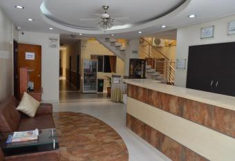 Hotel Plaza C  cuta Center allows 18 year olds to book a room