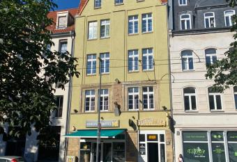 B  rliner Hotel allows 18 year olds to book a room