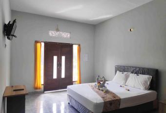OYO 90547 Pondok Saren Anyar allows 18 year olds to book a room