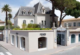 White 1921 has Balcony rooms