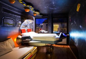 Hostel die Wohngemeinschaft allows 18 year olds to book a room