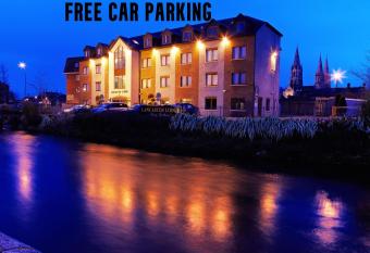 Lancaster Lodge allows 18 year olds to book a room