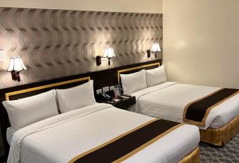 Bayview Park Hotel Manila has rooms with a private hot tub