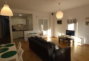 Viviendas Tur  sticas La Merced allows 18 year olds to book a room