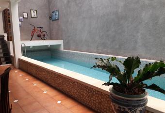 Kirana Guest House Bogor has Balcony rooms