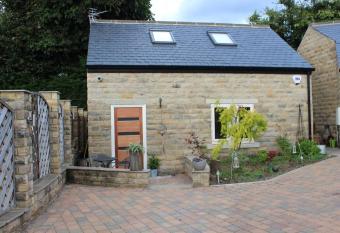 Wisteria way cottage has Balcony rooms