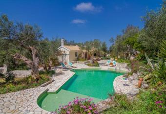 Irida Cottage allows 18 year olds to book a room