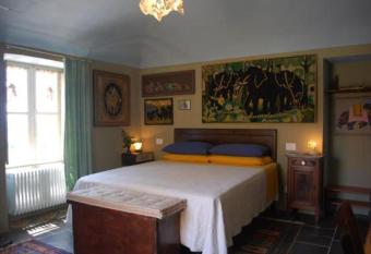 Villa Emilia has Balcony rooms