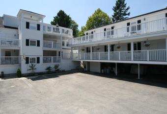 Eagle House Motel has Balcony rooms