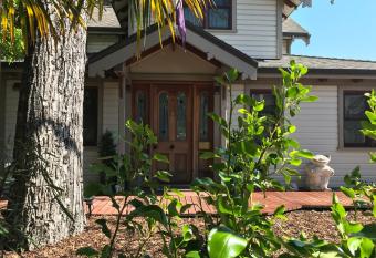 Baywick Inn Bed & Breakfast allows 18 year olds to book a room