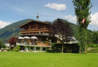 Hotel Gasthof Stoanerhof has Balcony rooms