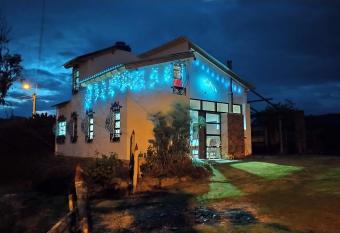 Caba  as & Glamping ILLARI Boutique allows 18 year olds to book a room