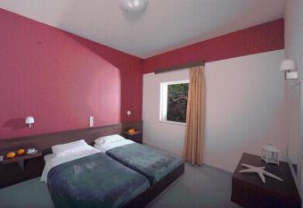 Meropi Hotel & Apartments allows 18 year olds to book a room