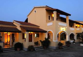 Feeloxenia Corfu Apartments has Balcony rooms