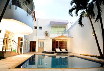 Malik Hotel Boutique has rooms with a private hot tub