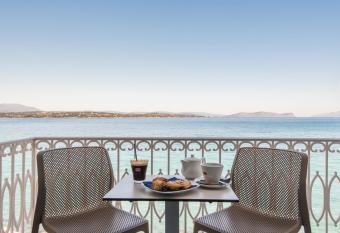 Klimis Hotel allows 18 year olds to book a room