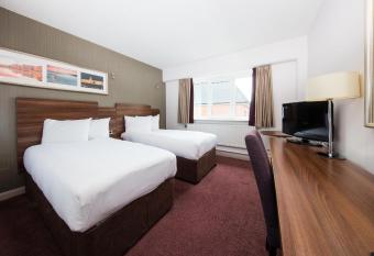 Leonardo Hotel Cork - Formerly Jurys Inn allows 18 year olds to book a room