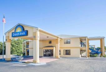 Days Inn by Wyndham Enterprise allows 18 year olds to book a room