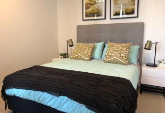 Family Home -Best Of South Bank with Car Park has Balcony rooms