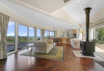 Aegina has Balcony rooms