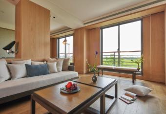 Apexvilla-moon has Balcony rooms