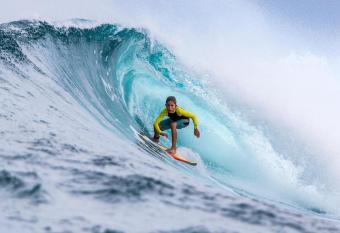 Molar Wave has rooms with a private hot tub