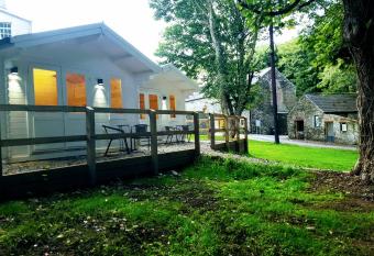 Dunmore Gardens Log Cabins allows 18 year olds to book a room