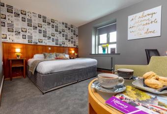 Kilkenny Inn allows 18 year olds to book a room