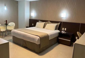 Hotel Maysa Caruaru has rooms with a private hot tub