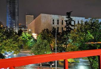 Entire nice apartment, in the center has rooms with a private hot tub