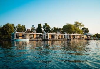 Flotel has Balcony rooms