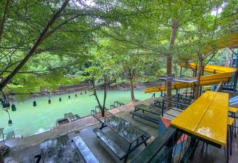 Natthapon Resort Kaeng Kachan has Balcony rooms