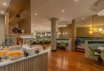 Crowne Plaza Dublin Airport, an IHG Hotel allows 18 year olds to book a room