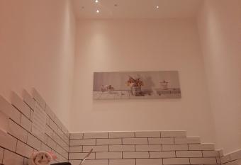 Il Mare Di Roma Luxury has rooms with a private hot tub