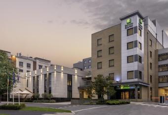 Holiday Inn Express Dublin-Airport, an IHG Hotel allows 18 year olds to book a room