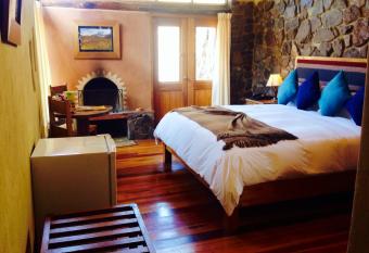 Sacred Dreams Lodge has rooms with a private hot tub