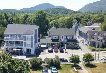 Acadia Hotel - Downtown allows 18 year olds to book a room