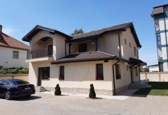 Ermar has Balcony rooms