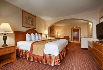 Best Western Casa Villa Suites allows 18 year olds to book a room