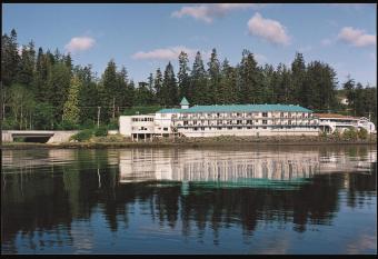 Glen Lyon Inn has rooms with a private hot tub