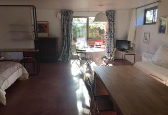 20B - KERMARQUER - STUDIO 1 48m   has Balcony rooms