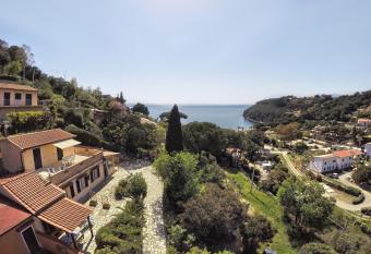 Rosa dei Venti Est has Balcony rooms